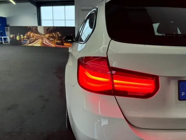 BMW 318 i Pack M Auto 13