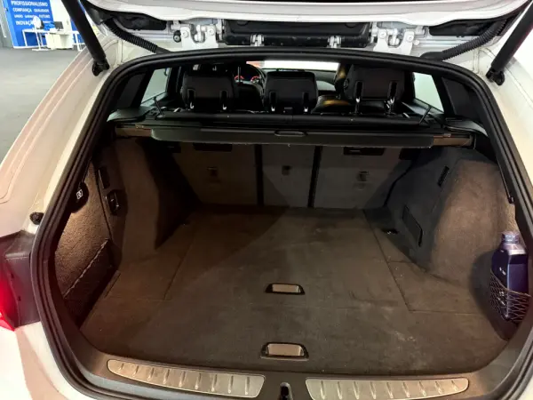 BMW 318 i Pack M Auto 16