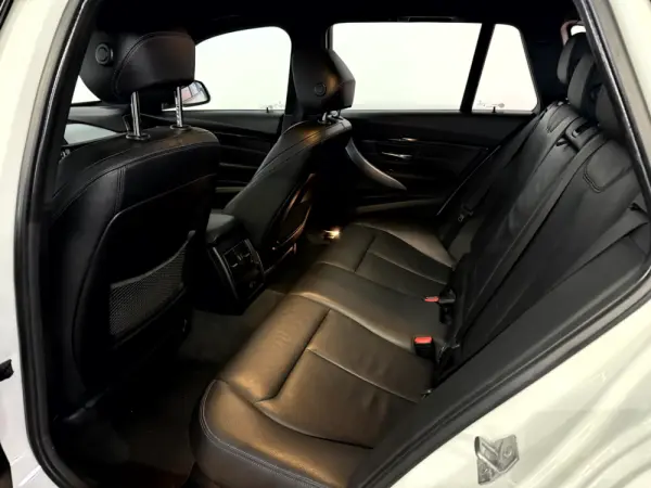 BMW 318 i Pack M Auto 18