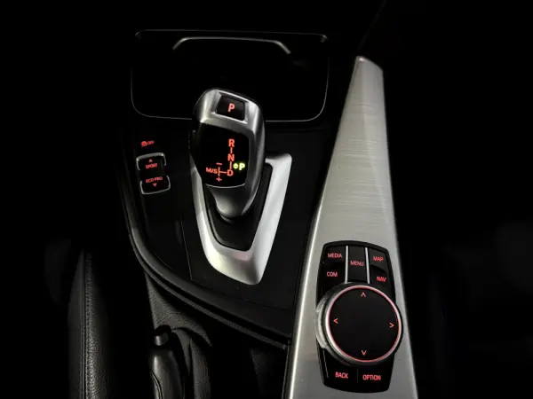 BMW 318 i Pack M Auto 24