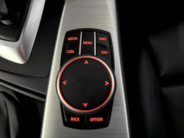 BMW 318 i Pack M Auto 25