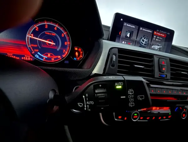 BMW 318 i Pack M Auto 37