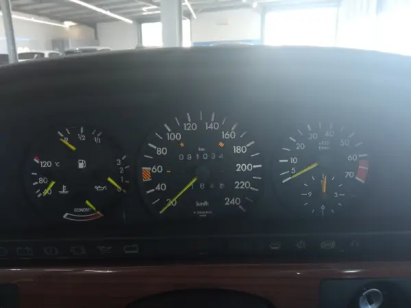 Mercedes-Benz 300 E 4