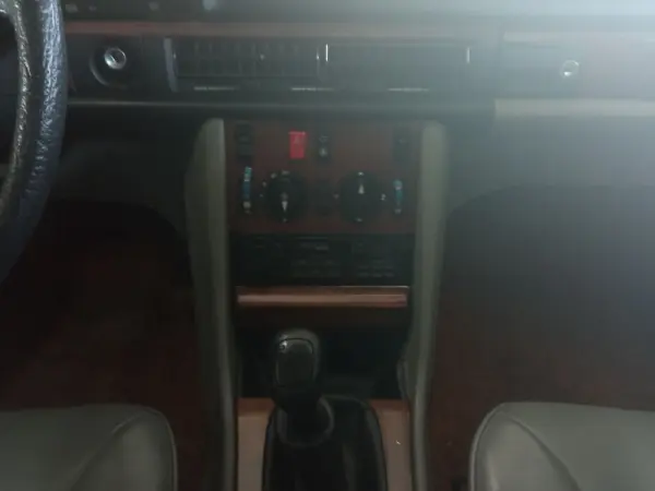 Mercedes-Benz 300 E 7