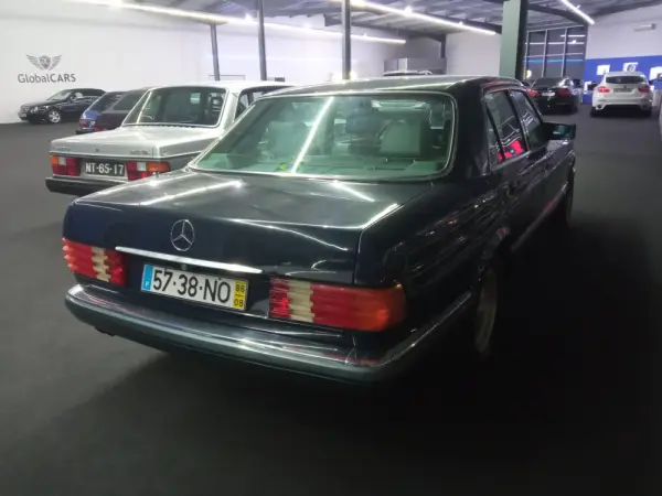 Mercedes-Benz 300 E 10