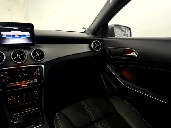 Mercedes-Benz CLA 180 d Shooting Brake Urban Aut. 13