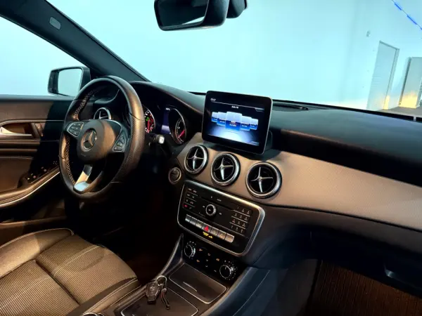 Mercedes-Benz CLA 180 d Shooting Brake Urban Aut. 28