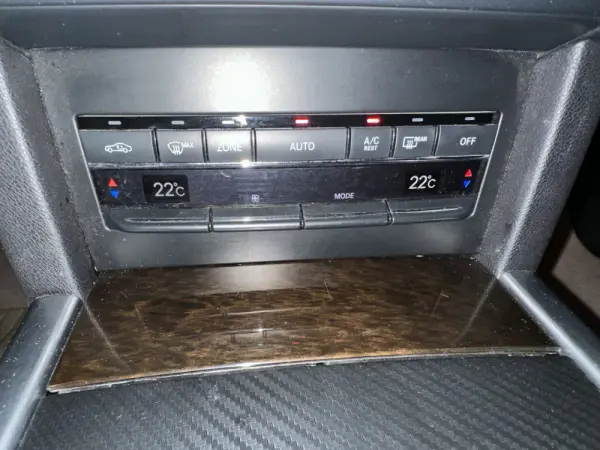 Mercedes-Benz E 300 Bluetec Hybrid Avantgarde 19