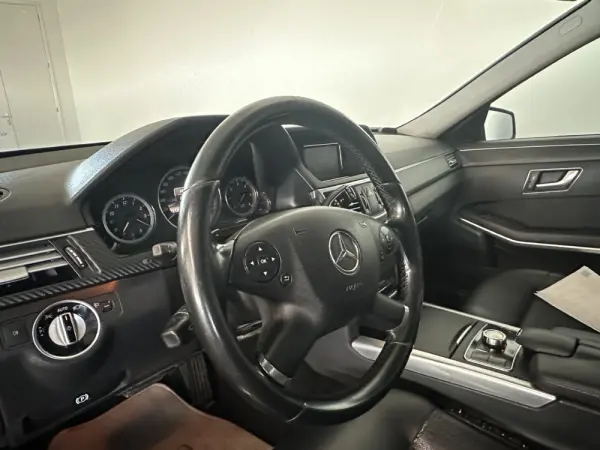 Mercedes-Benz E 300 Bluetec Hybrid Avantgarde 25