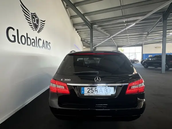 Mercedes-Benz E 300 Bluetec Hybrid Avantgarde 26