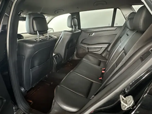 Mercedes-Benz E 300 Bluetec Hybrid Avantgarde 30