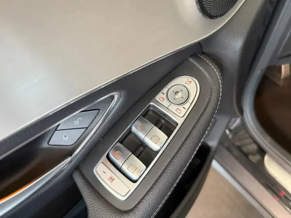 Mercedes-Benz GLC 220 d 4Matic 9G-TRONIC AMG Line 23