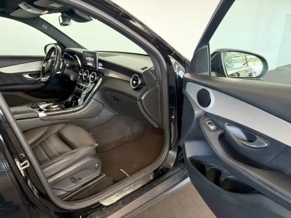 Mercedes-Benz GLC 220 d 4Matic 9G-TRONIC AMG Line 30