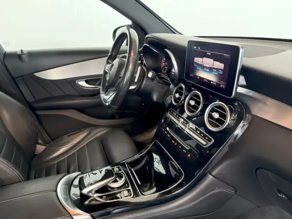 Mercedes-Benz GLC 220 d 4Matic 9G-TRONIC AMG Line 31