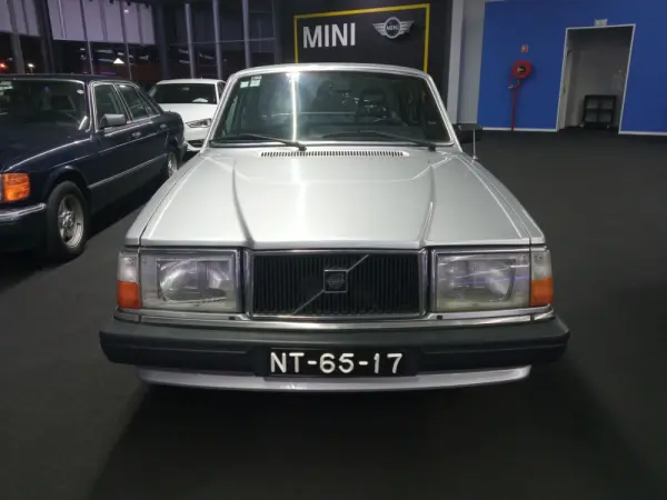 Volvo 240 GL 9