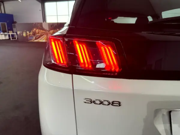 Peugeot 3008 1.5 BlueHDi Allure Pack EAT8 15