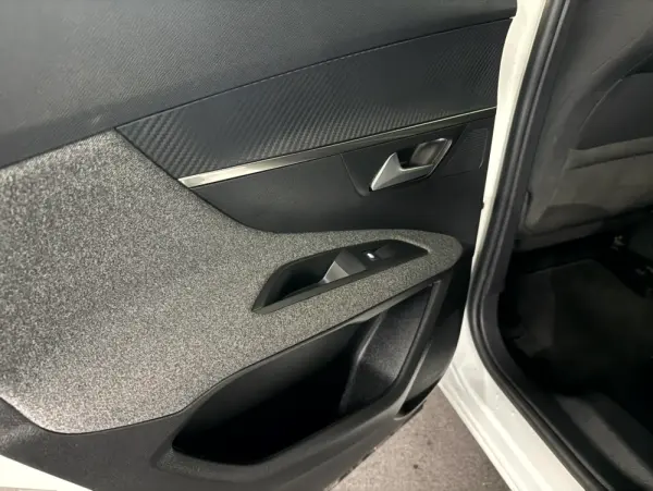 Peugeot 3008 1.5 BlueHDi Allure Pack EAT8 20