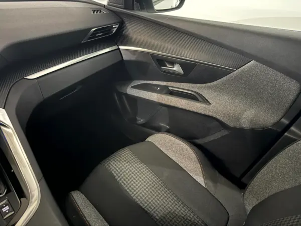 Peugeot 3008 1.5 BlueHDi Allure Pack EAT8 30