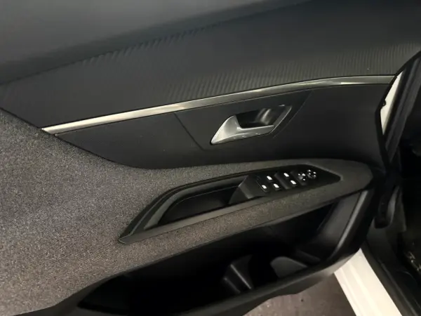Peugeot 3008 1.5 BlueHDi Allure Pack EAT8 34