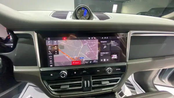 Porsche Macan Outro 13