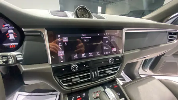 Porsche Macan Outro 19