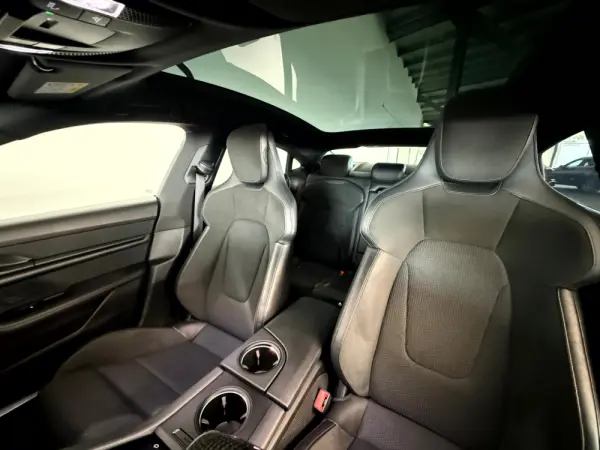 Porsche Taycan 4S 23