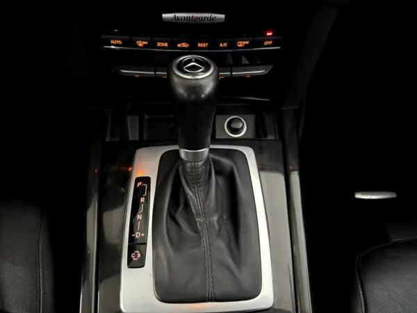 Mercedes-Benz E 250 CDi Elegance BlueEfficiency Auto. 24