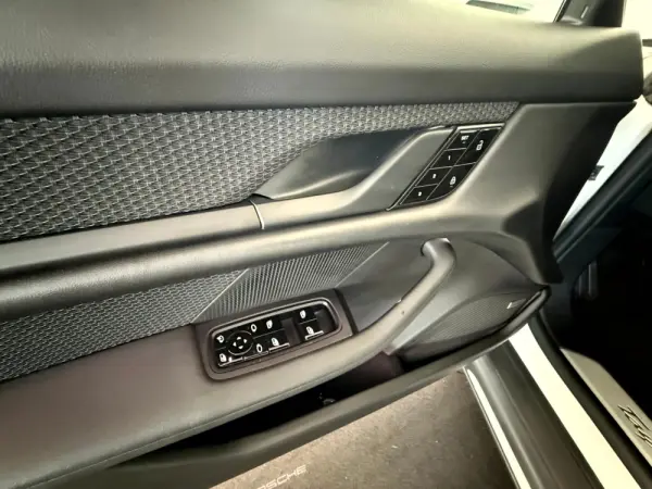 Porsche Taycan 4S 20