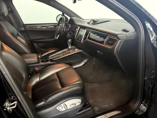 Porsche Macan S PDK 37