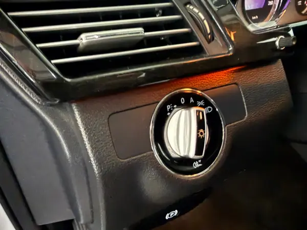 Mercedes-Benz E 250 CDi Elegance BlueEfficiency Auto. 26