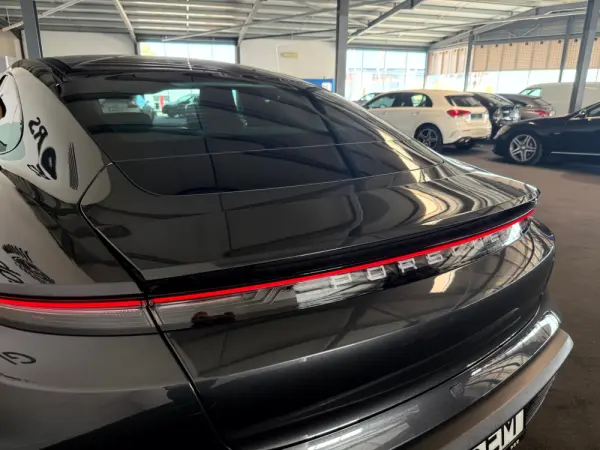 Porsche Taycan Bateria Performance Plus 33