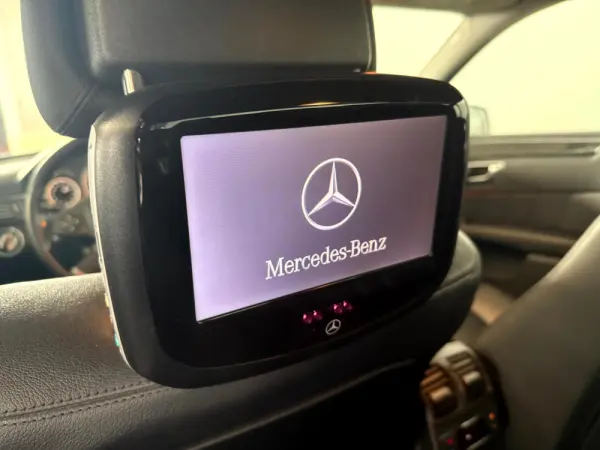 Mercedes-Benz E 250 CDi Elegance BlueEfficiency Auto. 18