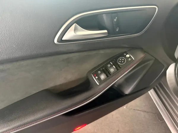 Mercedes-Benz A 180 d 7G-DCT AMG Line 17
