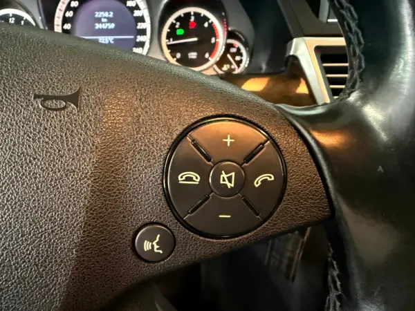 Mercedes-Benz E 250 CDi Elegance BlueEfficiency Auto. 28