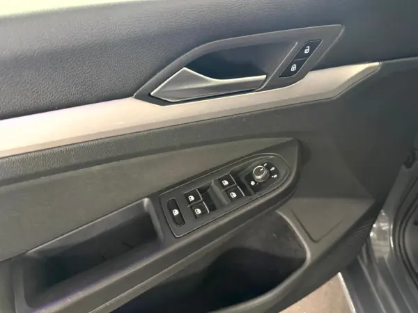 Volkswagen Golf 2.0 TDi BlueMotion DSG Highline 17