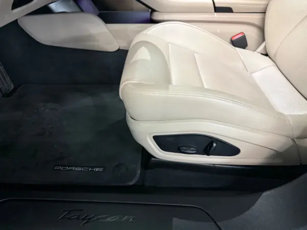 Porsche Taycan Standard 22