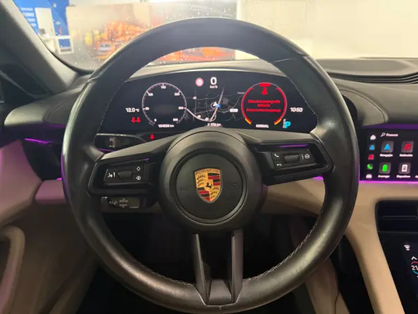 Porsche Taycan Standard 14