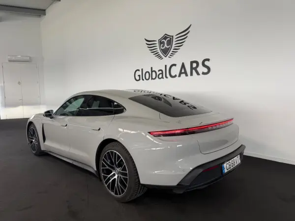 Porsche Taycan Standard 3