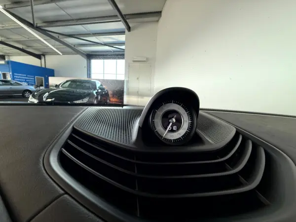 Porsche Taycan 4S 28