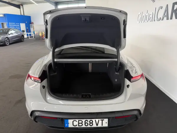 Porsche Taycan Standard 9