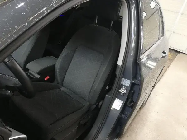 Volkswagen Golf 2.0 TDi BlueMotion DSG Highline 5