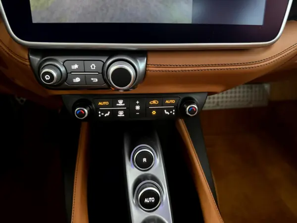 Ferrari Portofino 3.9 Twin-Turbo V8 32