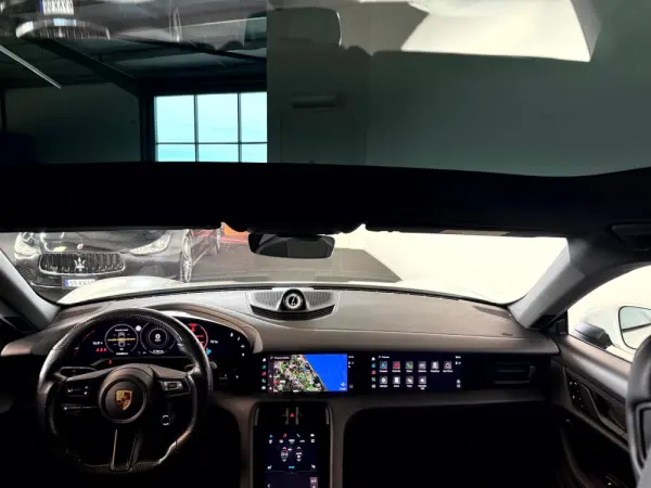 Porsche Taycan 4S 18