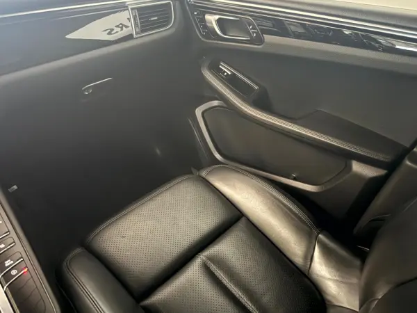 Porsche Macan S PDK 19