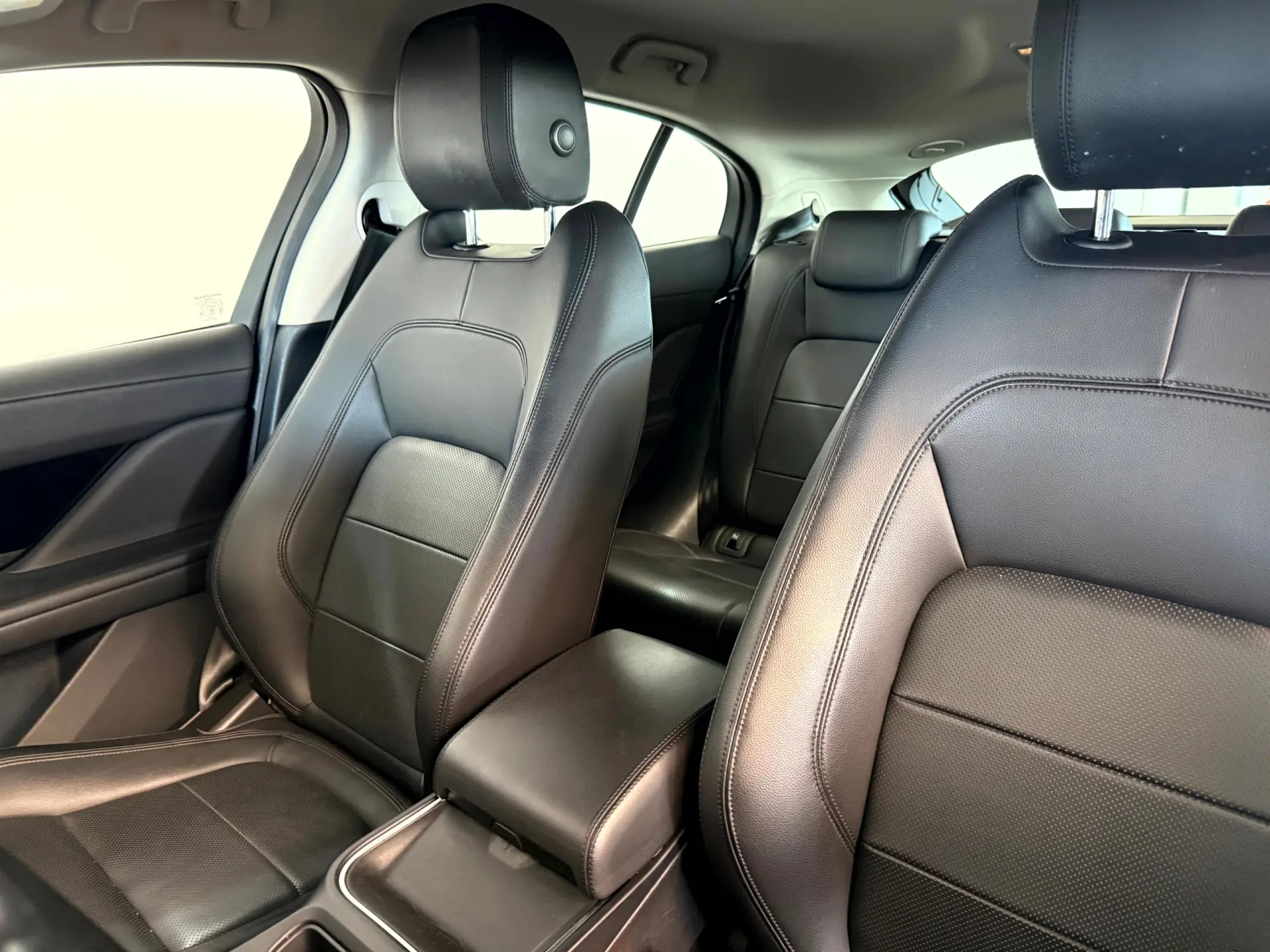 Jaguar I-Pace EV400 AWD HSE 32