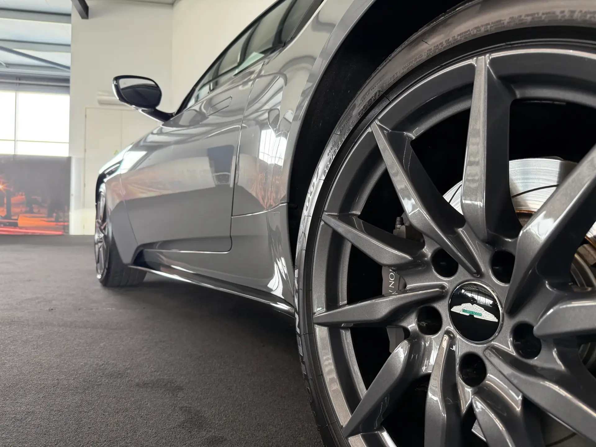 Aston Martin DB11 Coupé V8 Auto 19