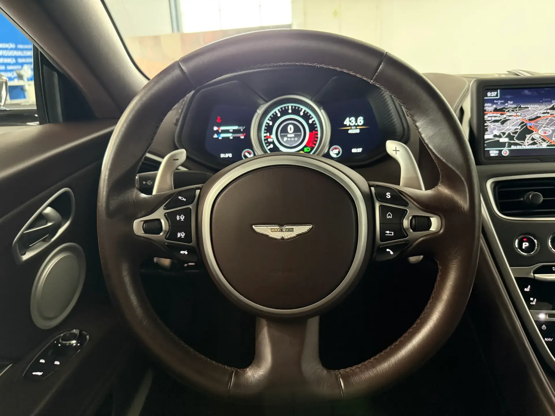 Aston Martin DB11 Coupé V8 Auto 21