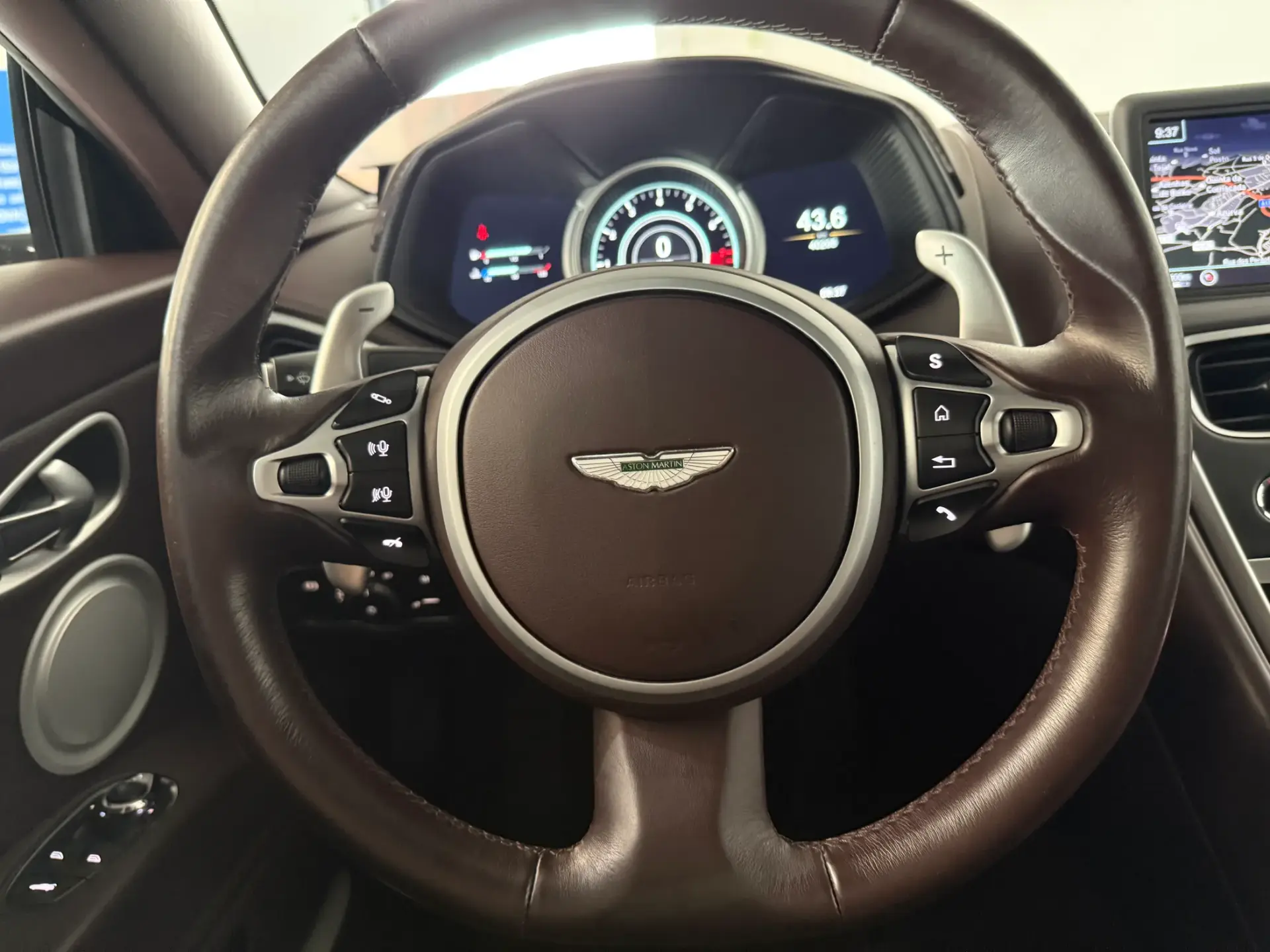 Aston Martin DB11 Coupé V8 Auto 22