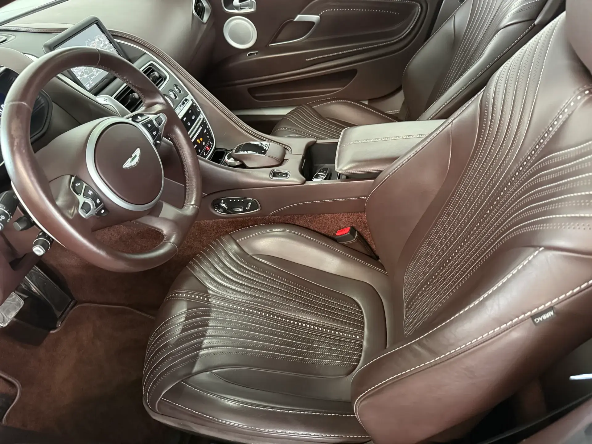 Aston Martin DB11 Coupé V8 Auto 31