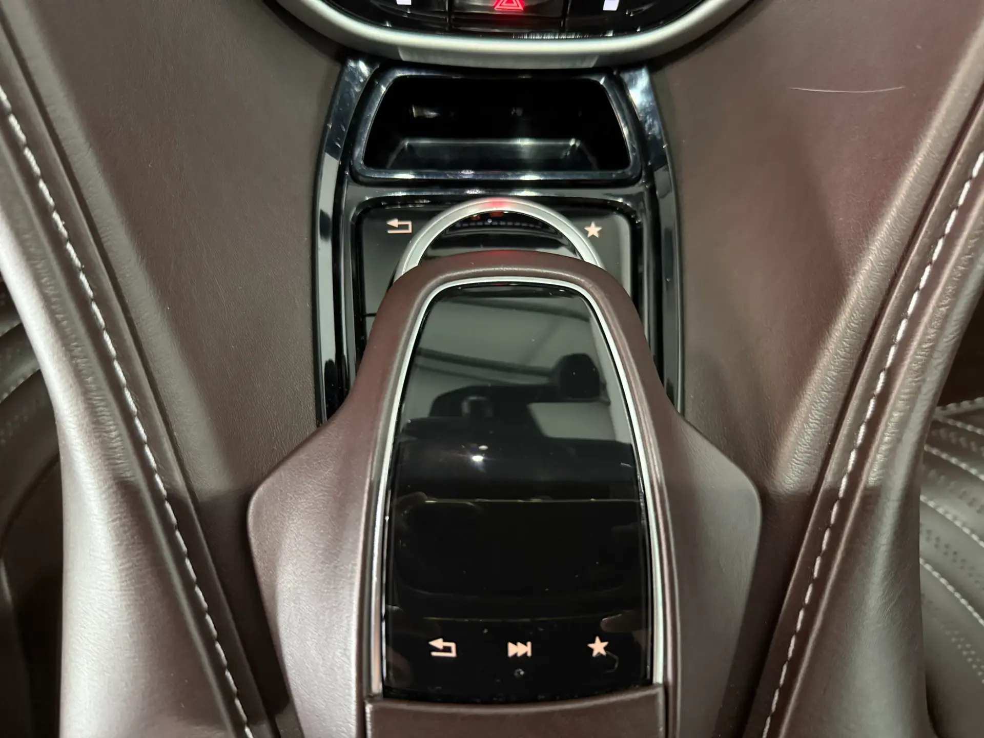 Aston Martin DB11 Coupé V8 Auto 38